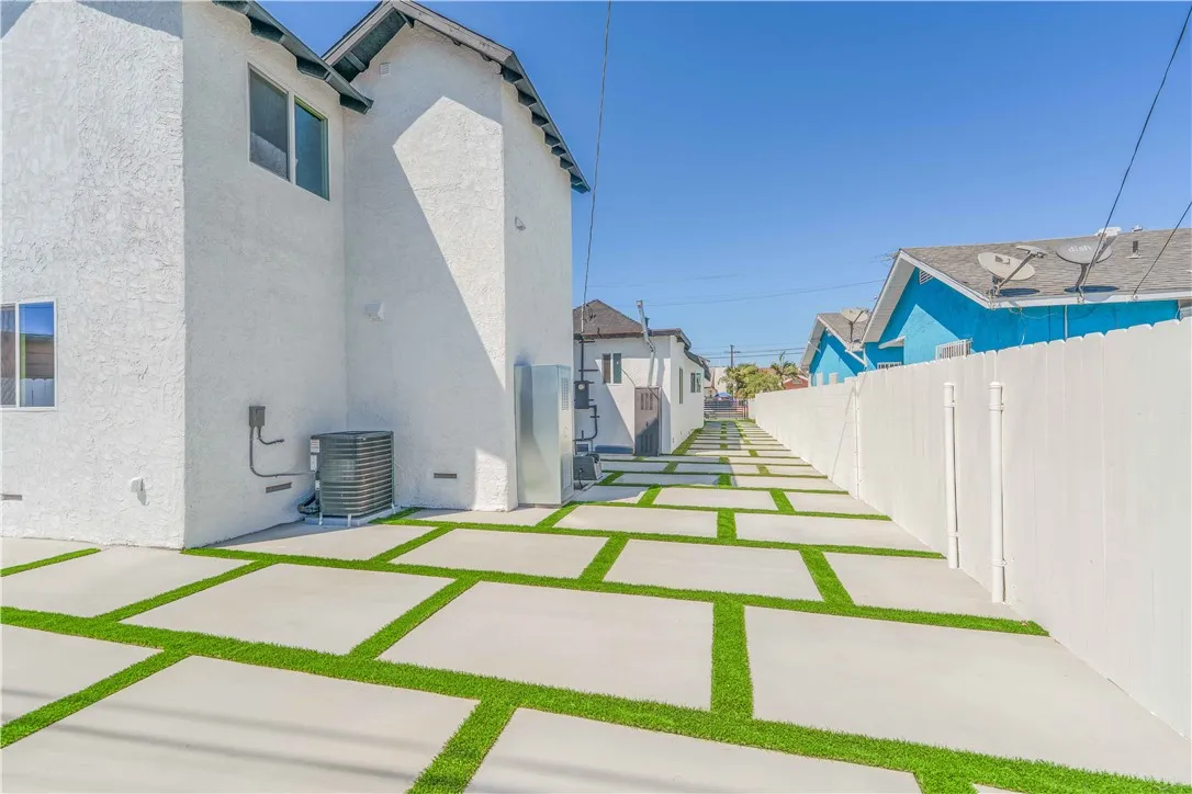 1630 W 54th Street, Los Angeles, California 90062 home-pic-30